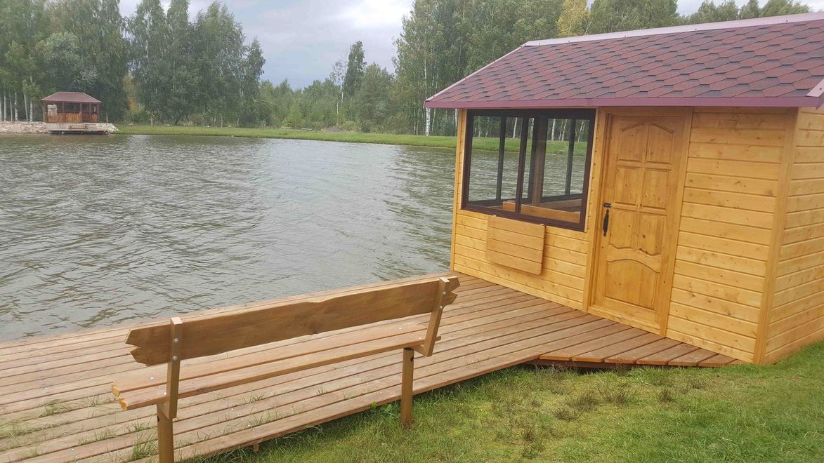 Беседка с выходом к воде