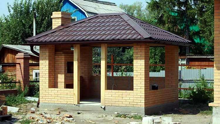 Кирпичная беседка с печью