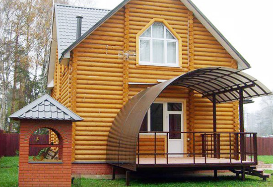 современный вариант навеса над крыльцом