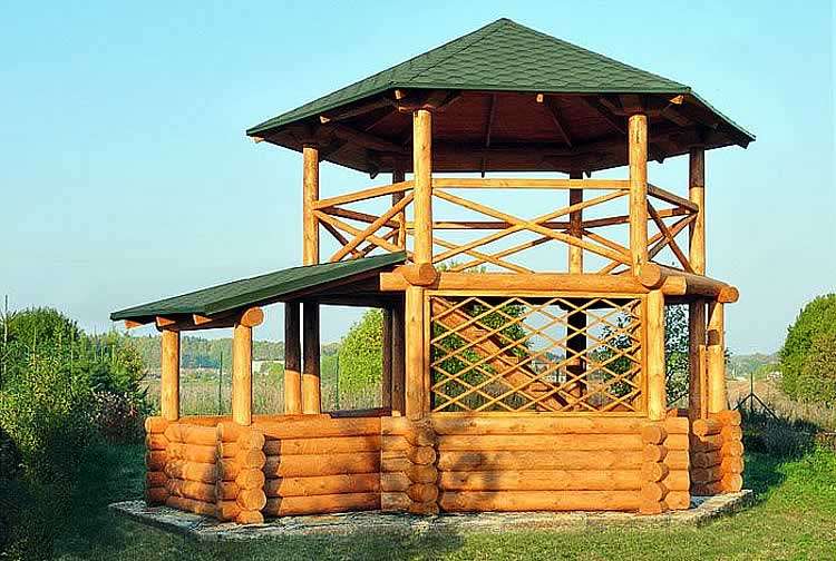 Бревенчатая беседка в два уровня