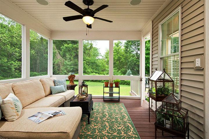 Интерьер веранды в загородном доме
