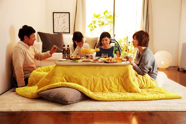 Обед японской семьи