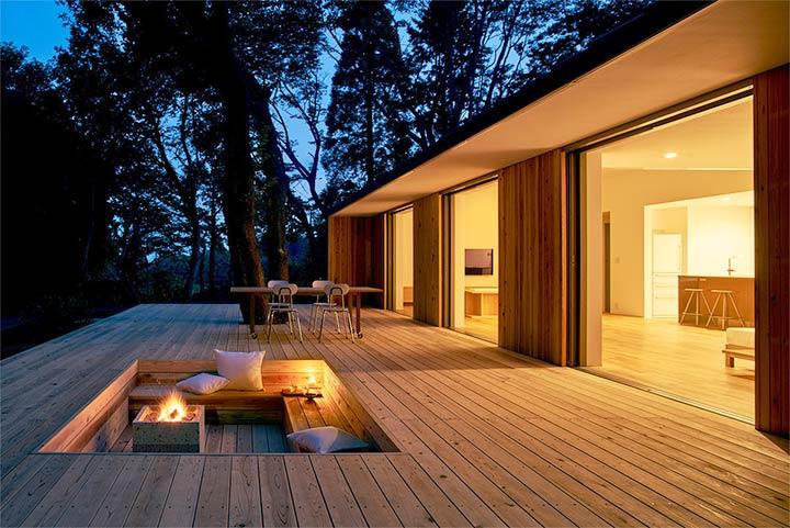 Терраса с печью камадо
