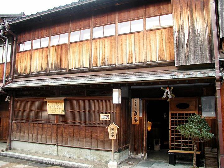 Вход в японский дом