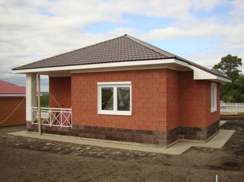 Дом из кирпича на садовом участке Дом из кирпича на садовом участке