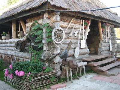 летняя кухня в стиле русской избы