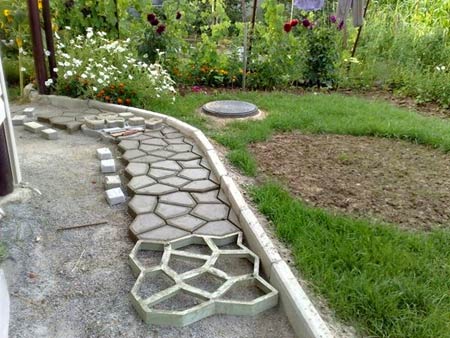 самодельная бетонная тропинка самодельная бетонная тропинка